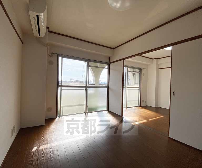 居室・リビング　落ち着いた雰囲気のお部屋です