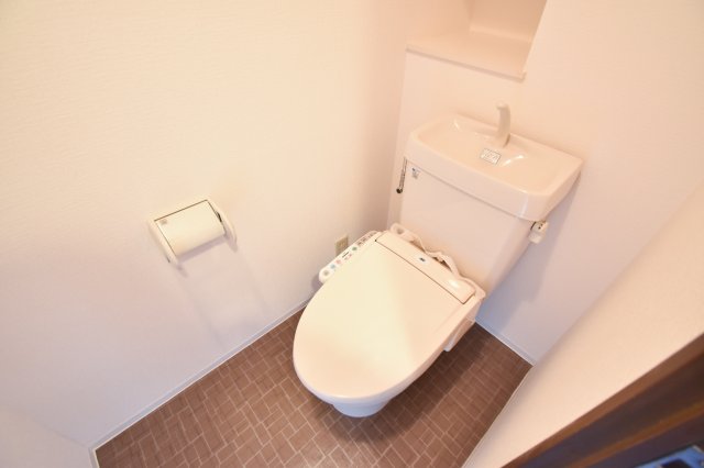 トイレ　清潔感があるトイレです。入るとホッとする、そんな空間。