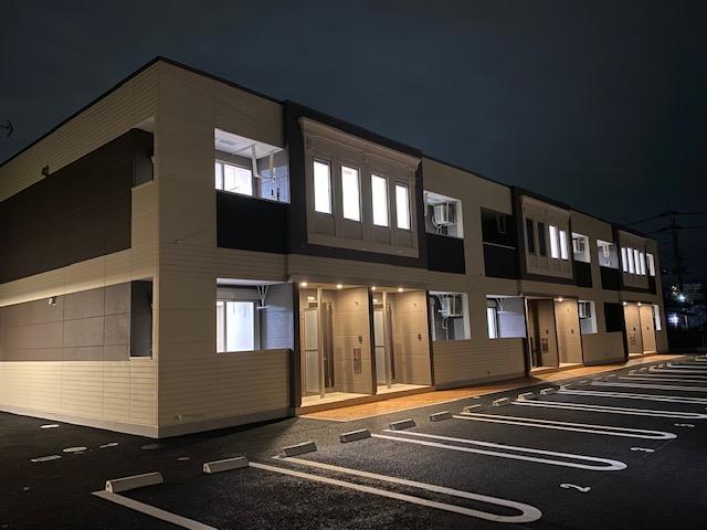 建物外観　外観写真（夜）