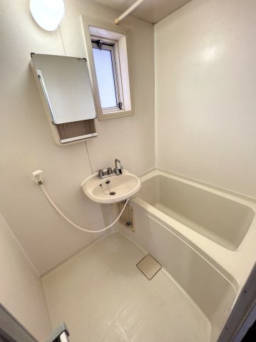 バス・シャワールーム　※同建物ほかのお部屋の写真です。