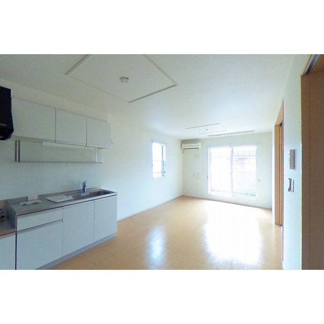 居室・リビング　内装写真は全て２０１号室です