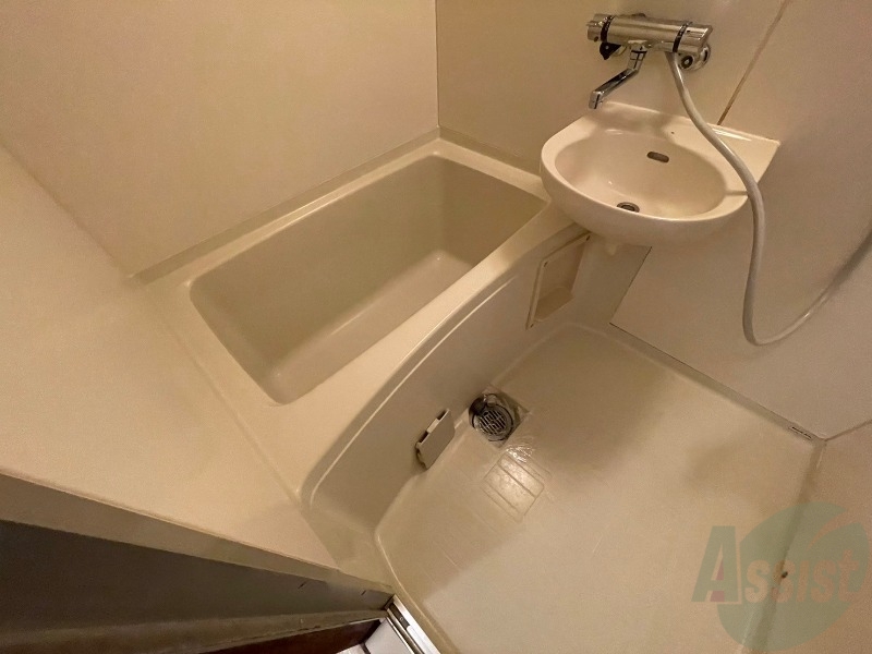 バス・シャワールーム　お風呂になります。一日の疲れを癒してくださいね。