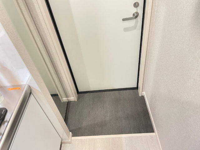 玄関　姿見付き