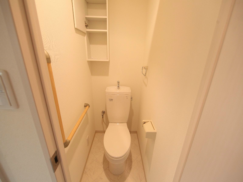 トイレ　トイレ（温水洗浄暖房便座取り付け可）