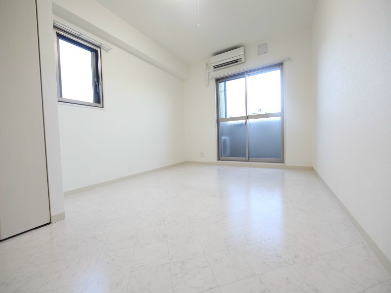 バルコニー　洋室8.2帖　クローゼット付（収納充実してます）