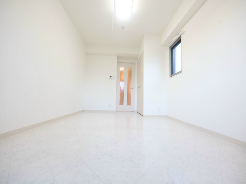 居室・リビング　洋室8.2帖　クローゼット付（収納充実してます）