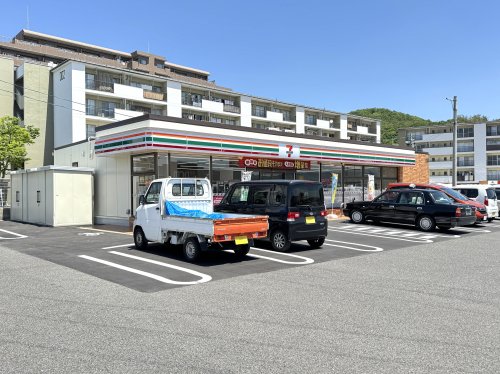 コンビニ　セブンイレブン 高森台店（コンビニ）まで1821m