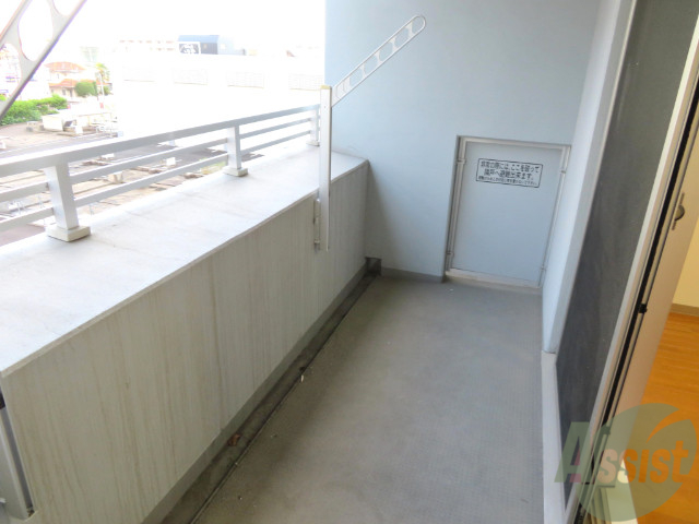 バルコニー　バルコニーは広々としていました。洗濯物もはかどりそうです。