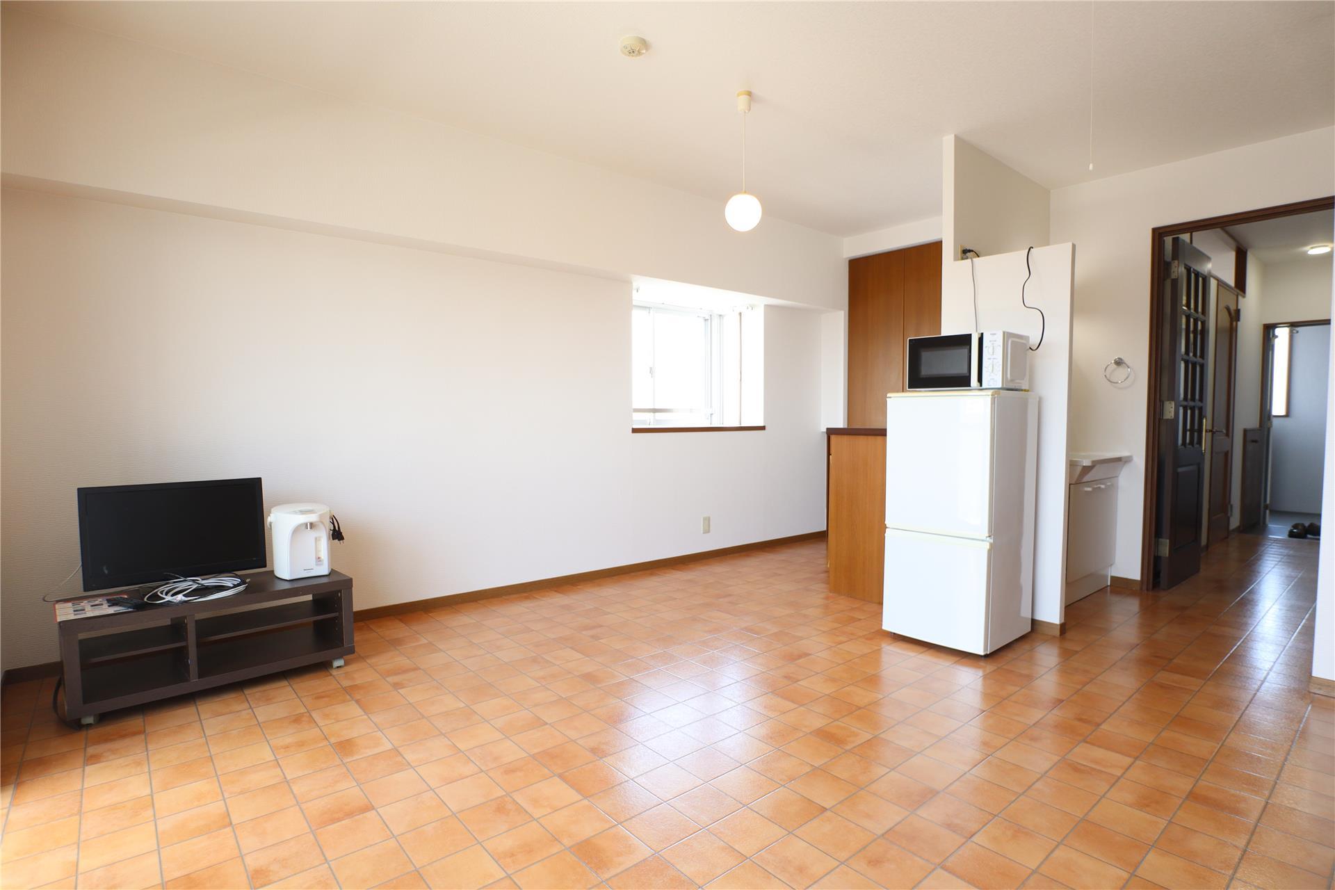 居室・リビング　TV・TV台・冷蔵庫・電子レンジ付（撤去可能）