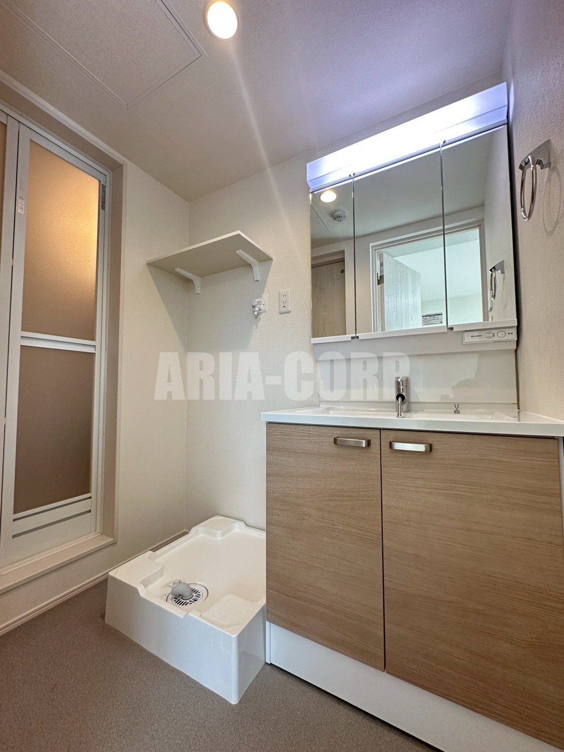 洗面設備　シャンプードレッサー付きの洗面所です！