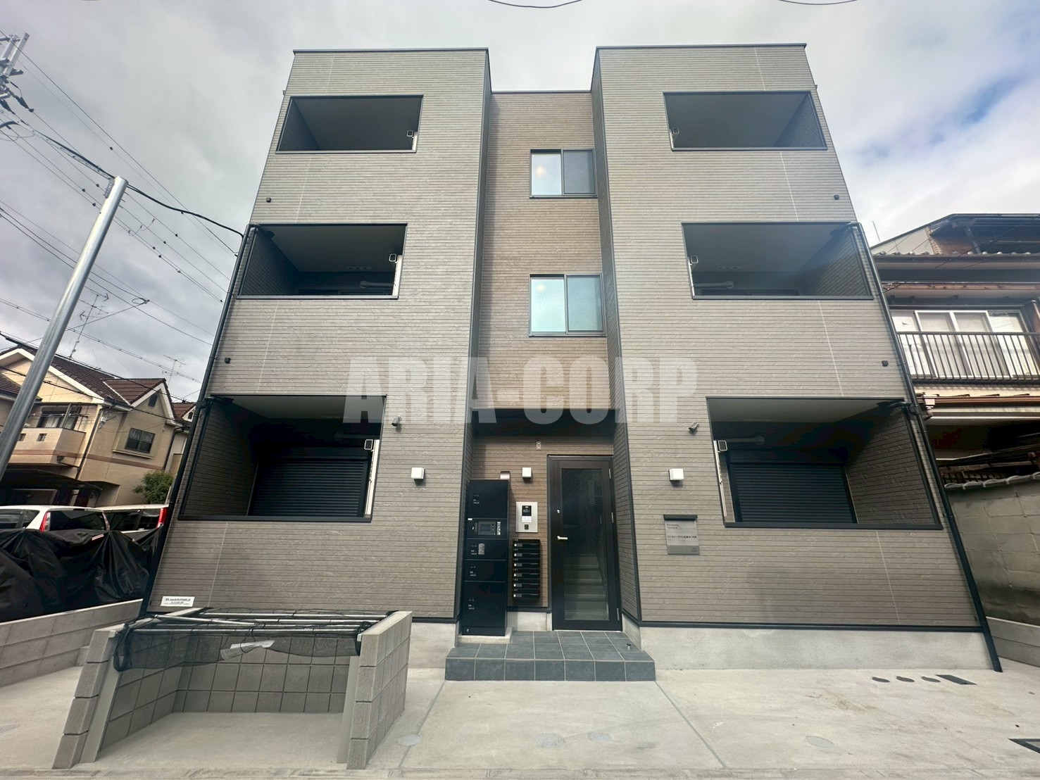 建物外観　2025年完成、大手ハウスメーカー施工のデザイナーズアパート