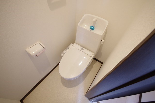 トイレ　※同タイプのお部屋の写真となります。