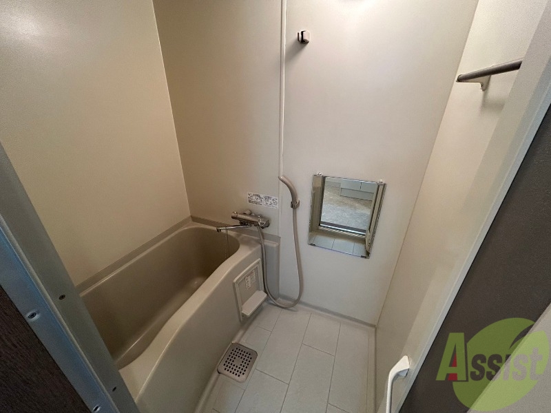 バス・シャワールーム　お風呂になります。一日の疲れを癒してくださいね。