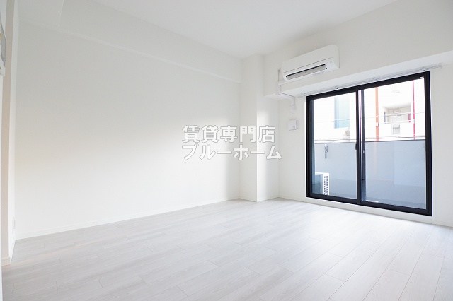 居室・リビング　9.1帖の広い洋室です！