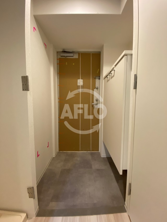 玄関　セレニテ本町東リアン　玄関