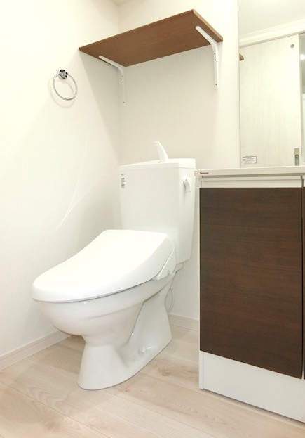 トイレ　落ち着いた色調のトイレです♪