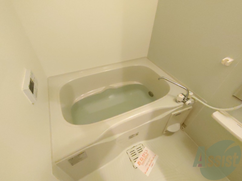 バス・シャワールーム　浴室は綺麗で追い焚きも付いて気持ちよくお過ごしいただけます。