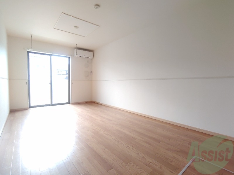 居室・リビング　広々としたＬＤＫでテーブルを置いても十分なスペースがあります