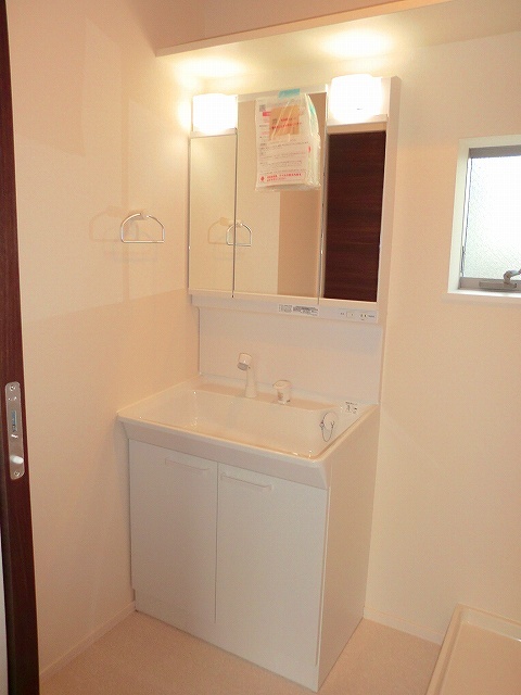 洗面設備　3面鏡付きシャンプードレッサー