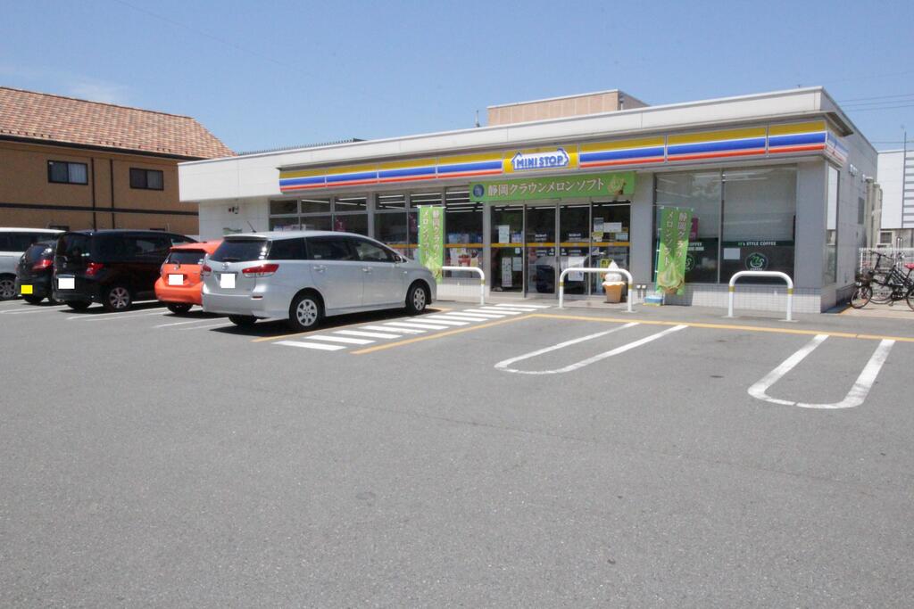 コンビニ　ミニストップ高崎片岡町店（コンビニ）まで706m