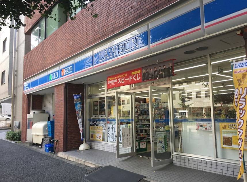 コンビニ　ローソン麻布三ノ橋店（コンビニ）まで218m
