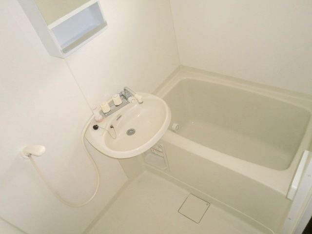 バス・シャワールーム　★追い焚き機能付きのバスルームです★