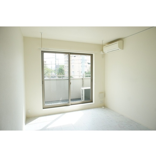 居室・リビング　同タイプ・別部屋画像