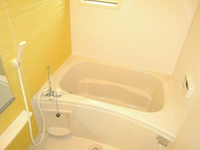 バス・シャワールーム　落ち着いた空間のお風呂です