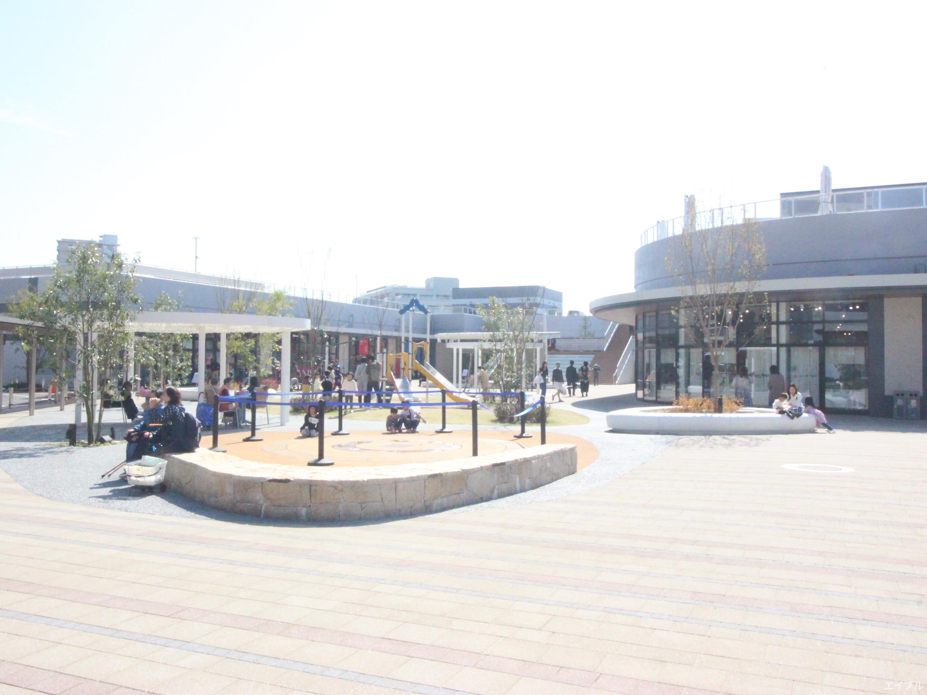 ショッピングセンター　ブランチ博多パピヨンガーデン（ショッピングセンター）まで337m