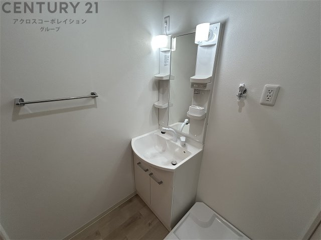 洗面設備　洗面所内に室内洗濯機置き場がついてます！