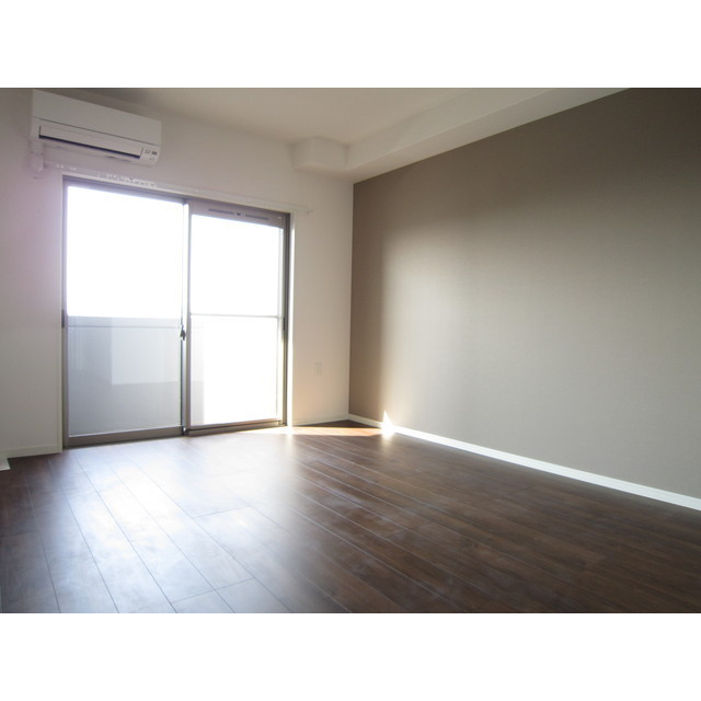 居室・リビング　明るいお部屋です