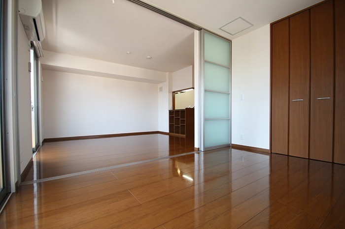 居室・リビング　13.8帖の広々としたリビング♪