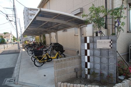 その他共有部分　屋根つき駐輪場あり♪