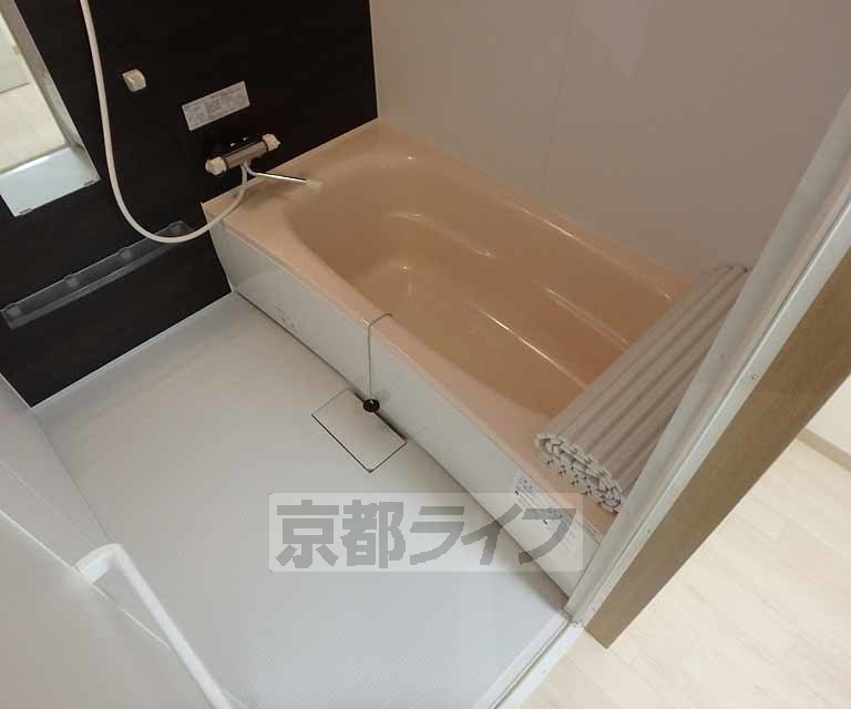 バス・シャワールーム　大きな浴室です。