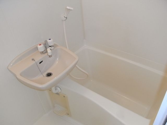 バス・シャワールーム　洗面台付バスルーム