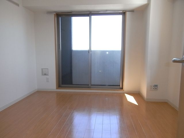 居室・リビング　洋室７帖のフローリング仕上げ