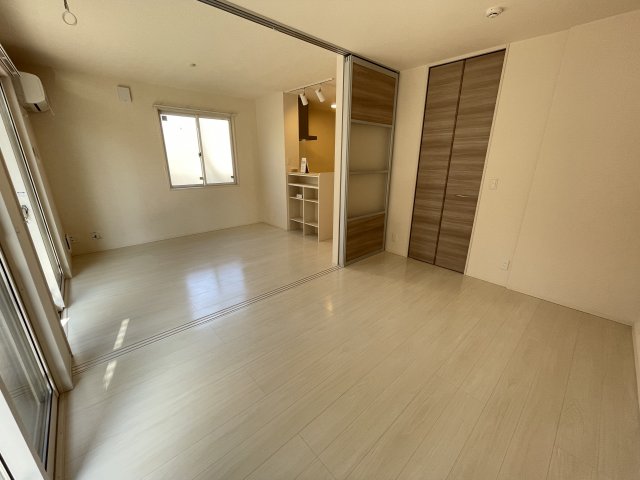 居室・リビング　別号室別間取りの参考写真です