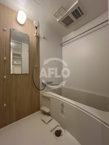 バス・シャワールーム　セレニテ十三ミラク　浴室