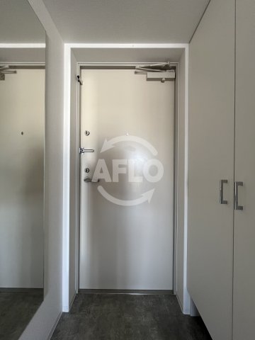 玄関　セレニテ十三ミラク　玄関