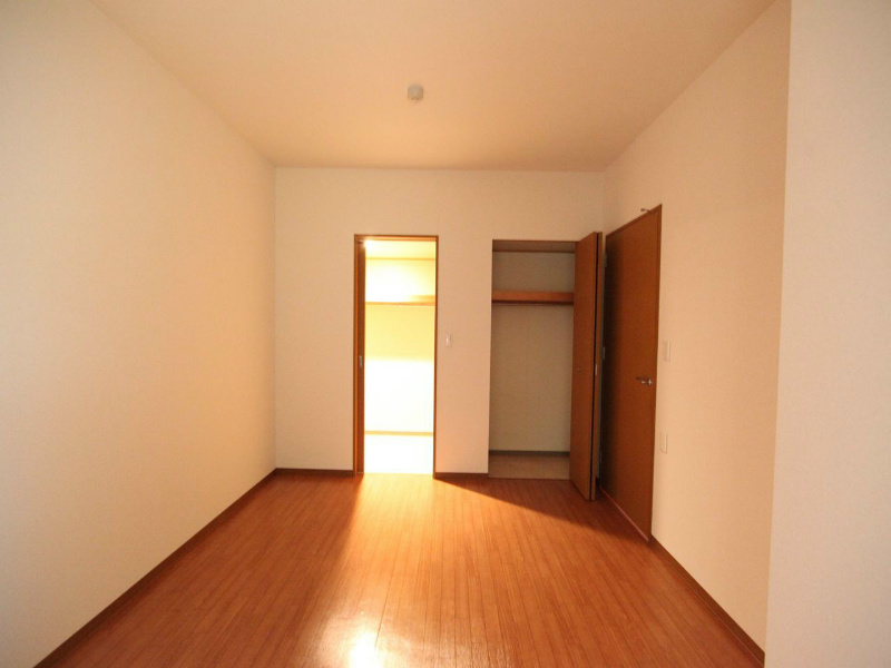 その他部屋・スペース　洋室8帖　ウォークインクローゼット付（収納充実してます）