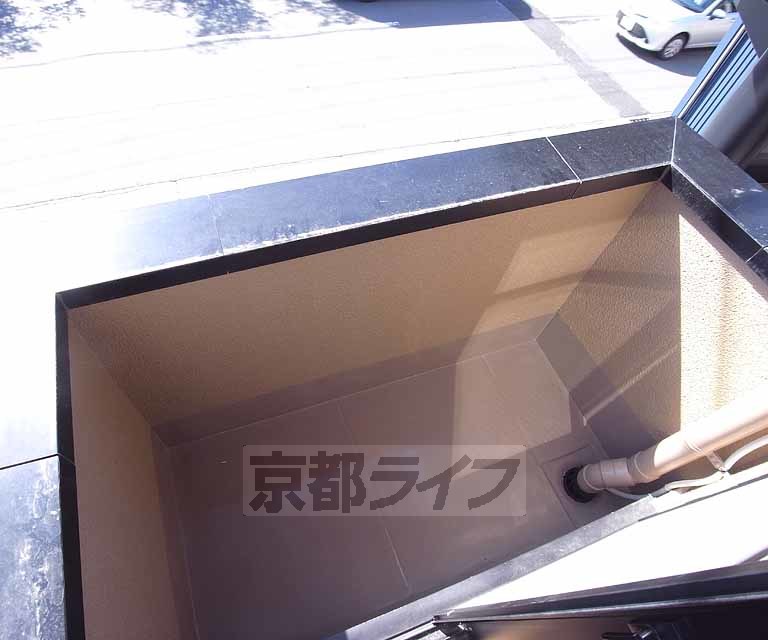 バルコニー　明るいバルコニーですね。