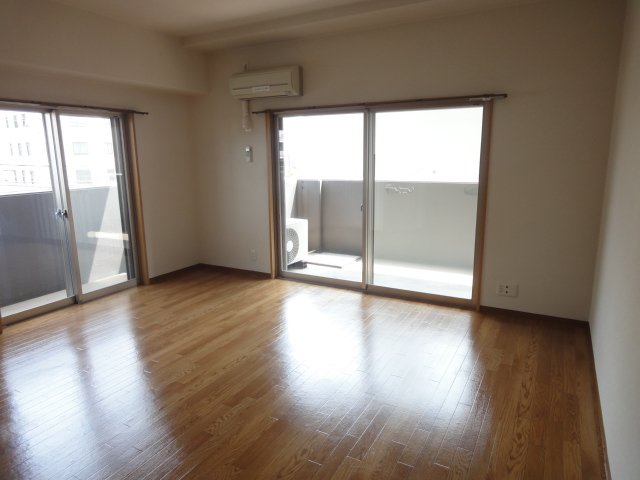 居室・リビング　同物件別号室の写真です。