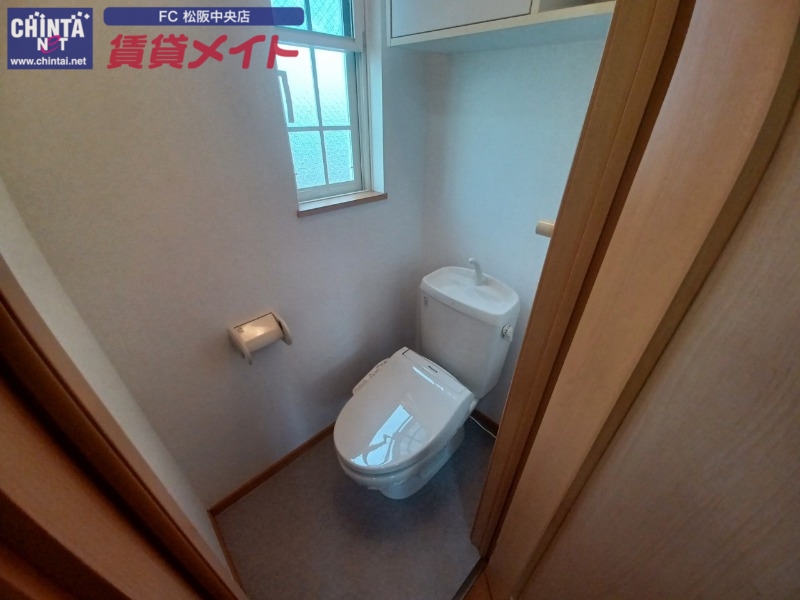 トイレ　同物件別室反転タイプ画像