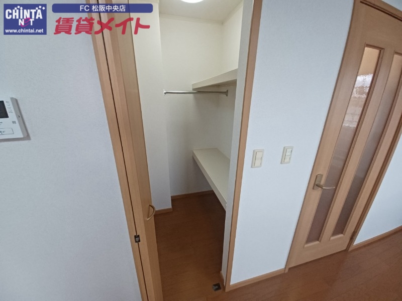 収納　同物件別室反転タイプ画像