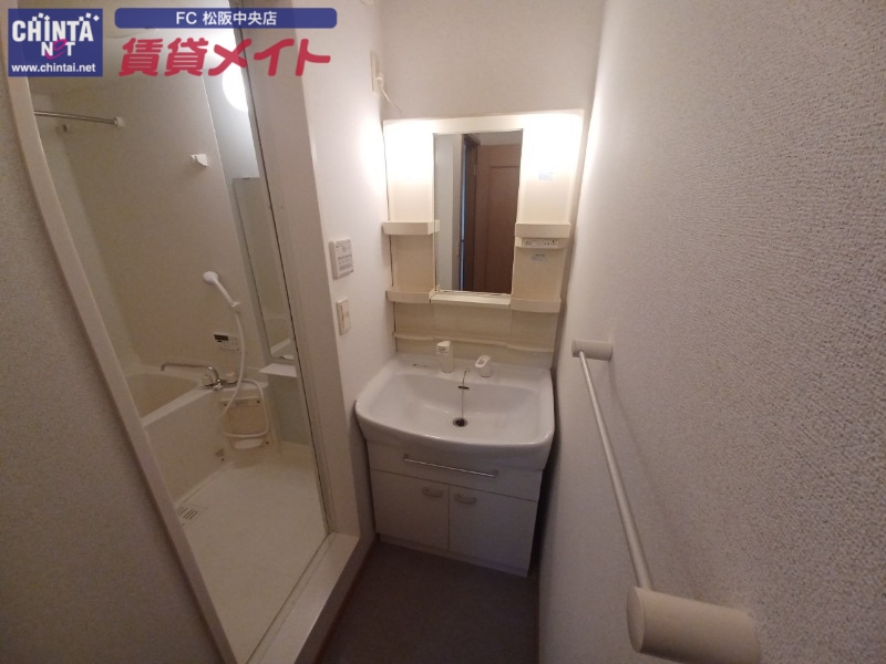 洗面設備　同物件別室反転タイプ画像