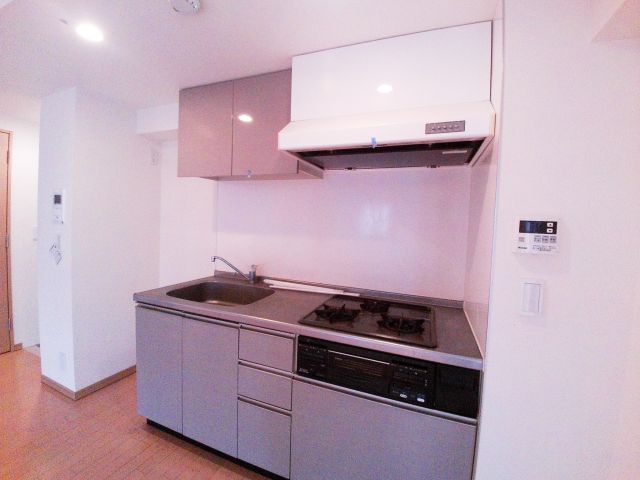 キッチン　3口ガスシステムキッチン【グローセインゼル湯島】