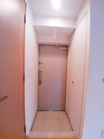 玄関　【グローセインゼル湯島】