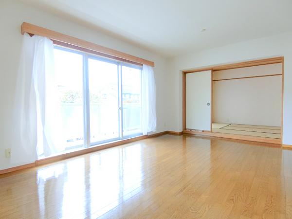 居室・リビング　★南面３部屋日当たり良好★