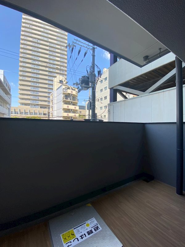 バルコニー　外からの目が気にならないバルコニーで洗濯物が干せます