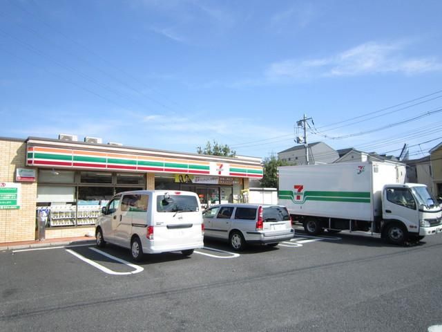 コンビニ　セブンイレブン（コンビニ）まで750m